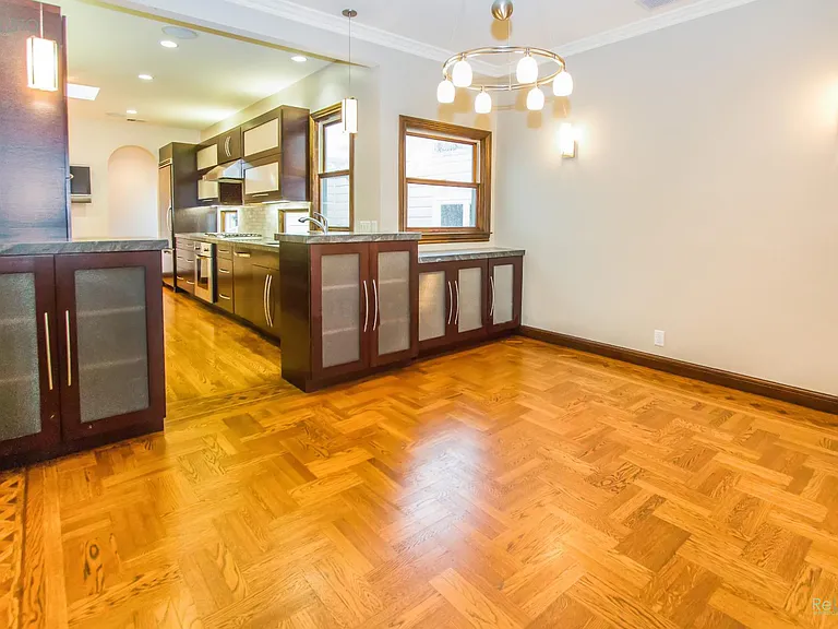 2335 Francisco St — Photo 8