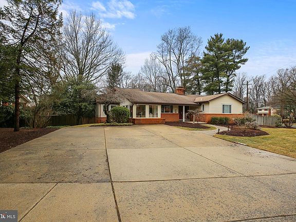 4th image of 9914 Fernwood Rd