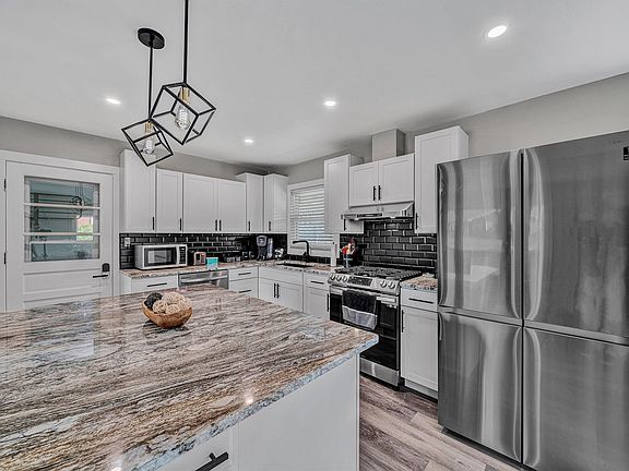 4th image of 358 Keesling Ave