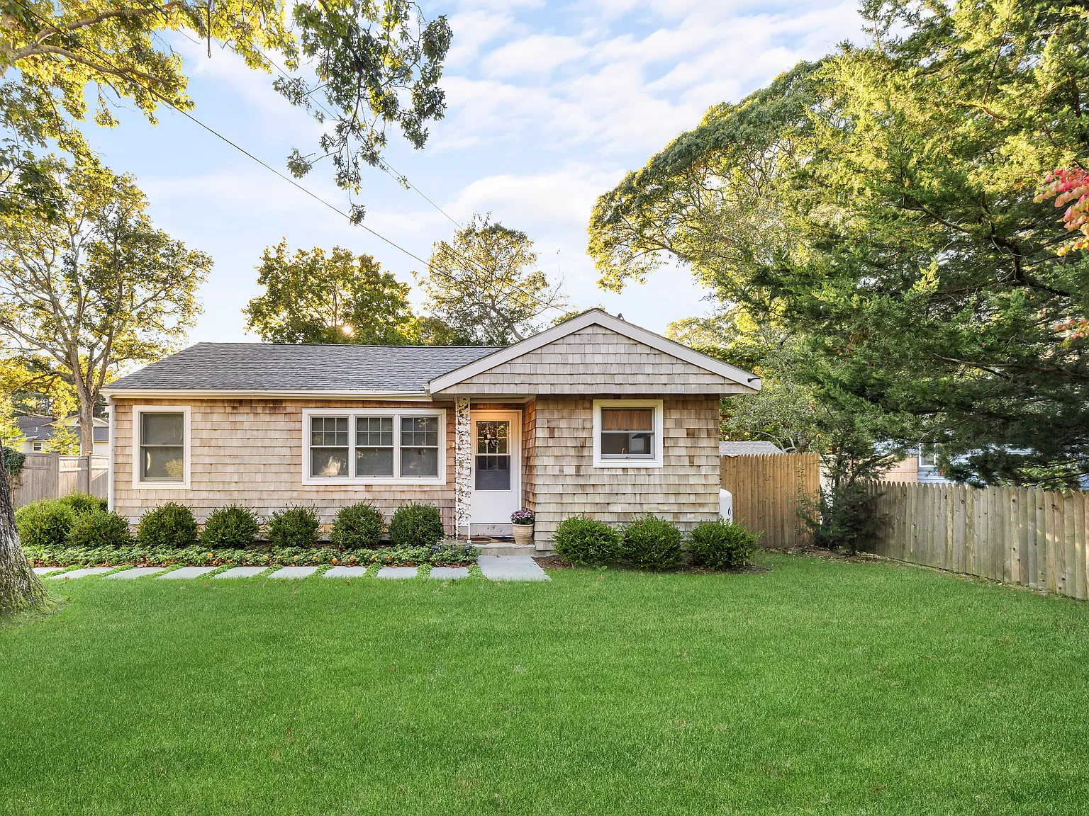 Renovated Bayside Cottage — Photo 1
