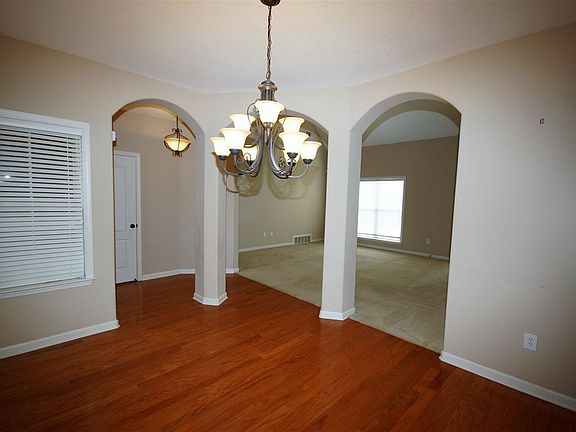 4th image of 70 Whispering Meadows Dr