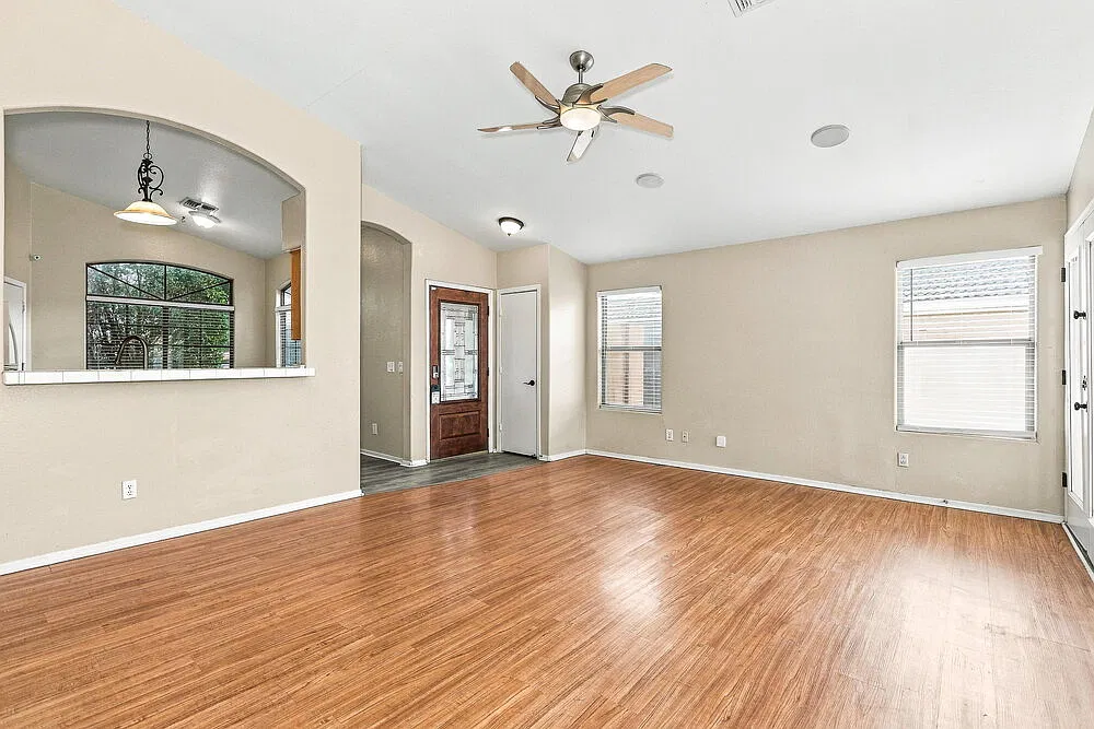 3 bed, 2.0 bath, 1266 sqft, $2,235 — Photo 3