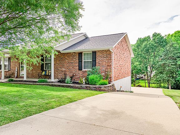 2nd image of 218 Gateway Dr