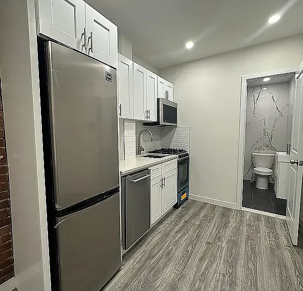 410 W 56th St #2C — Photo 3