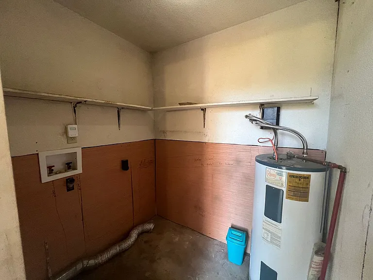405 Schubert Dr #C — Photo 14