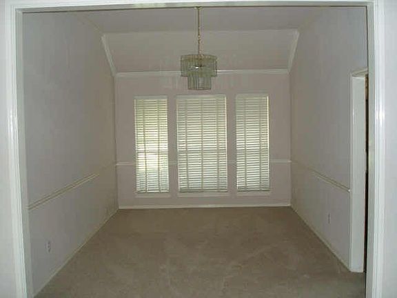 3rd image of 111 Heneretta Dr