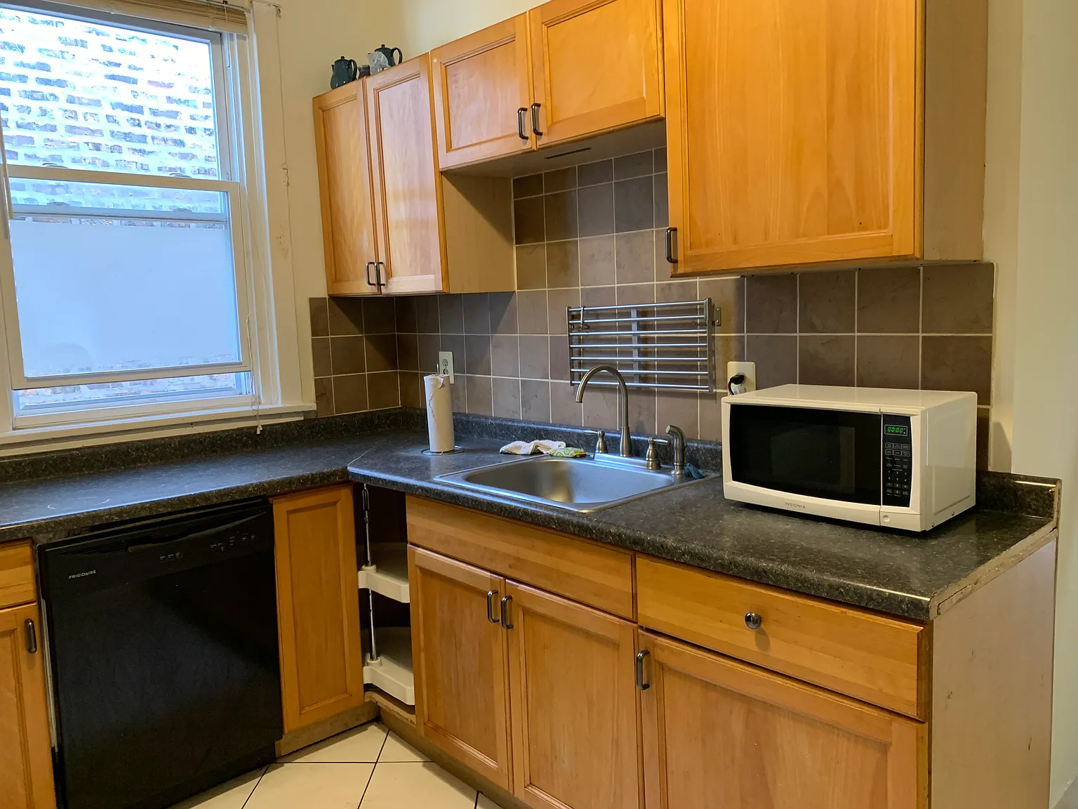 3 bed, 1250 sqft, $1,695 — Photo 3