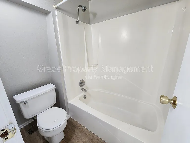 492 S Dover Ave — Photo 8