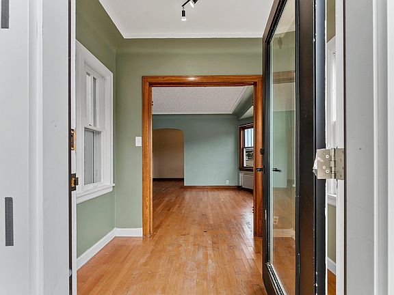 2nd image of 1312 W Packard St