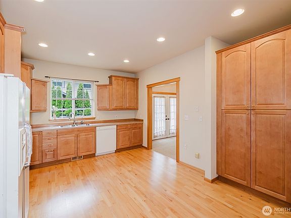 5th image of 2349 NE Thistle Court