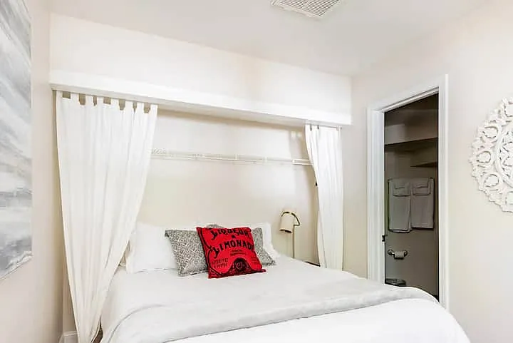 1100 Greenleaf Ave #A — Photo 25