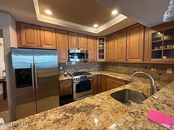 3rd image of 902B Stratford Court