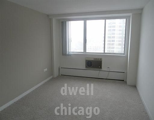 3rd image of 441 W Oakdale Ave APT 9A