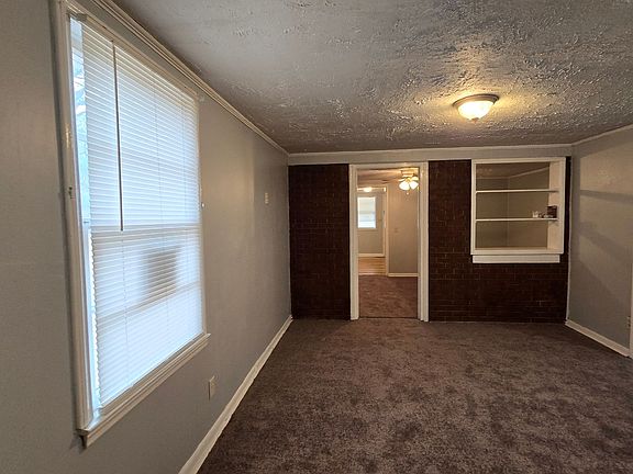 4th image of 1132 Hood Ave