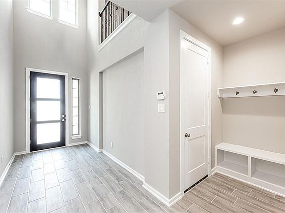 4th image of 4210 Maple Glen Dr