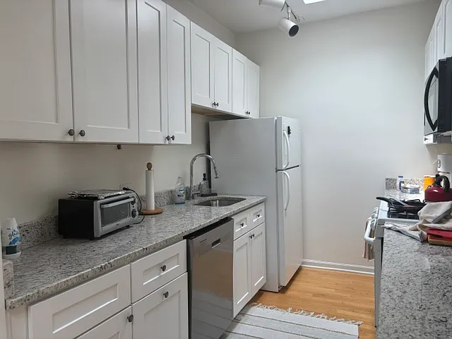1254 W Henderson St #3R — Photo 8