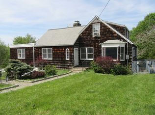 34 Mayfair Ln, Mahopac, NY 10541