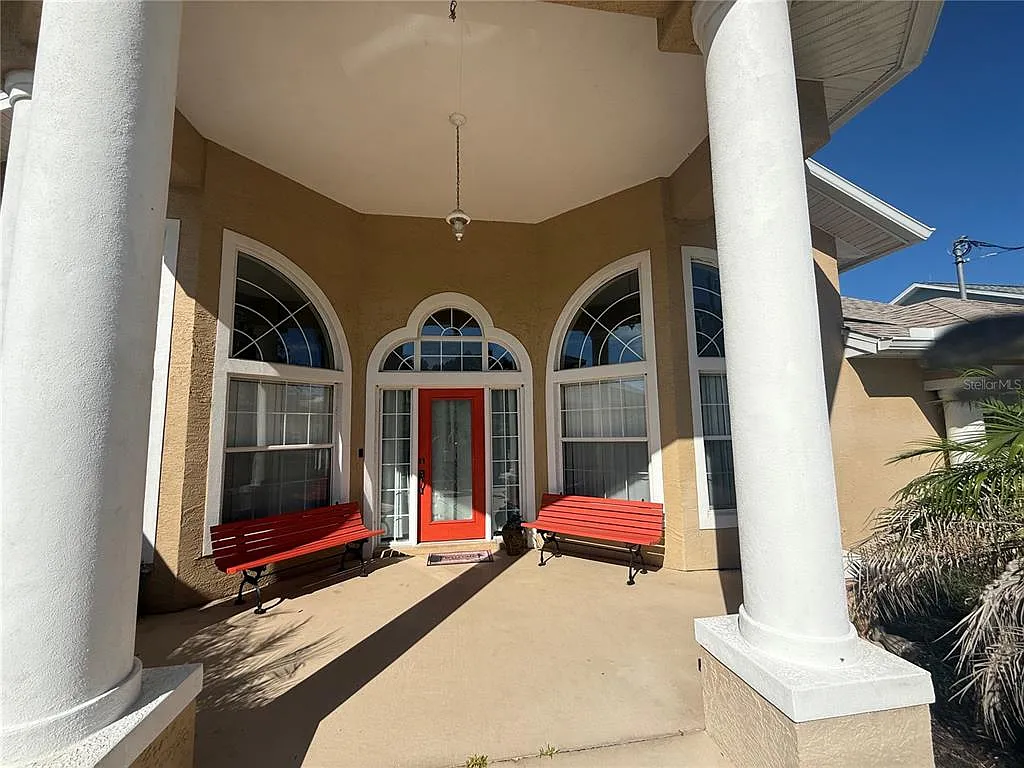 3 bed, 2.0 bath, 2276 sqft, $3,000 — Photo 2