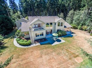 561 Mussel Beach Rd, Coupeville, WA 98239