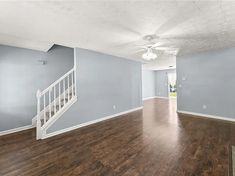 104 Jameston Dr — Photo 3