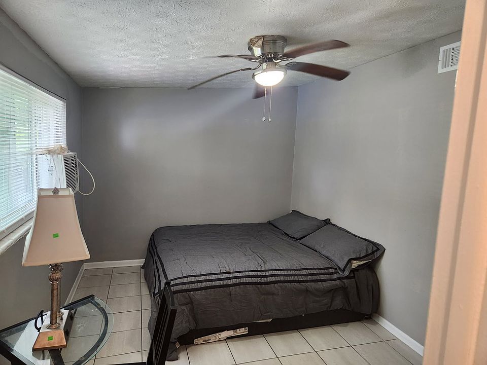 1st image of 1036 W 18th St #1