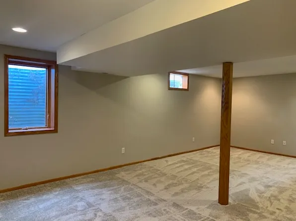 15417 Ridgeview Dr, Clive, IA 50325