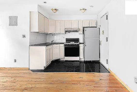 5th image of 238 Elizabeth St APT 6