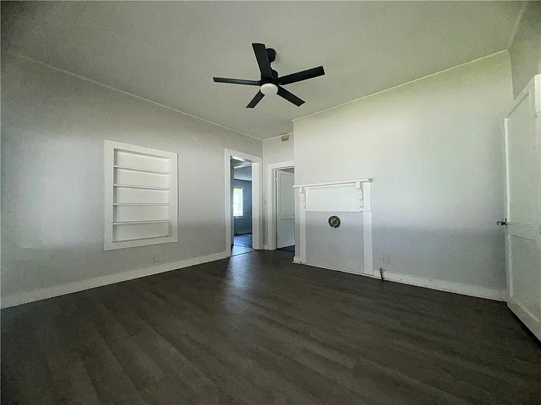 201 Hunters Ct — Photo 5