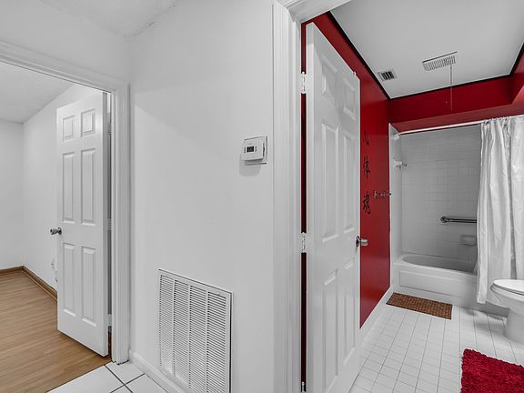 4th image of 2590 SE 7th Pl