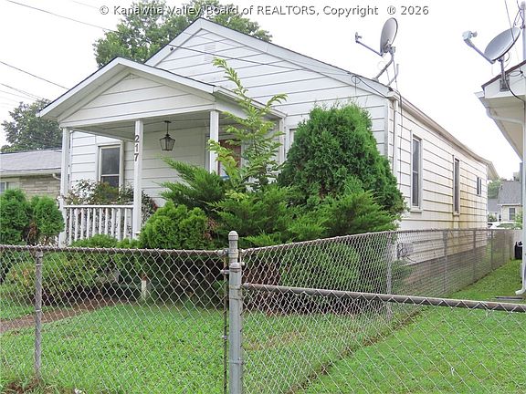 3rd image of 217 17th St