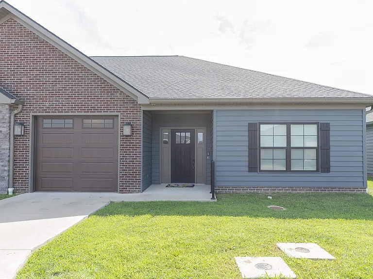 3838 High Pointe Ln — Photo 1