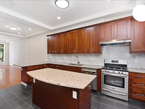 4th image of 181 Quincy St APT 2