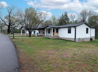 136 Moore St, Wellford, SC 29385