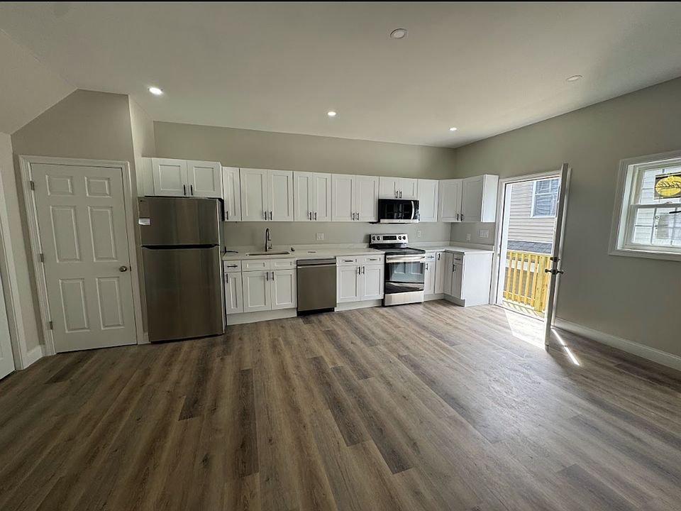 1st image of 44 Central St