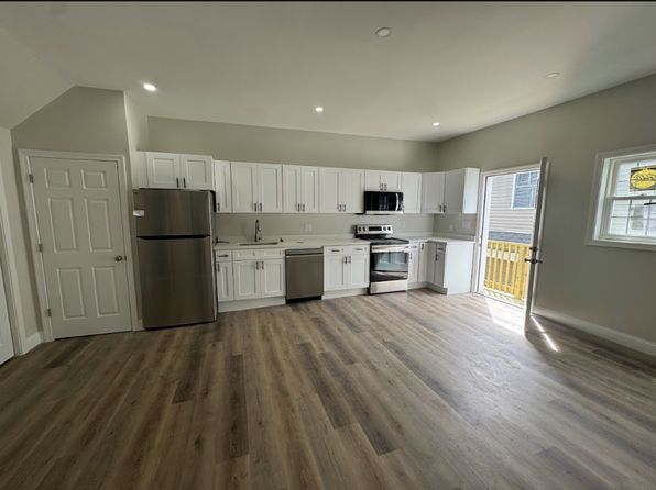 44 Central St