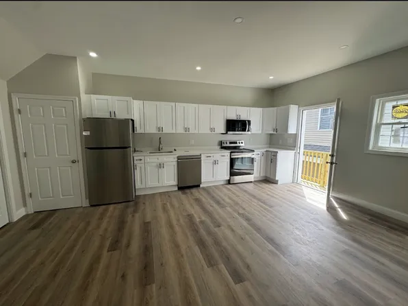44 Central St, Claremont, NH 03743