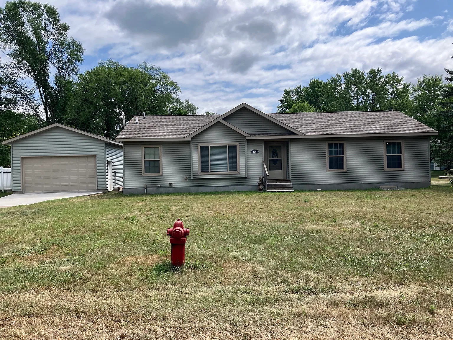 3 bed, 3136 sqft, $2,200 — Photo 1