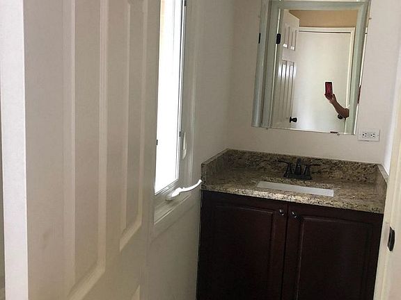 4th image of 503 Dubois Cir