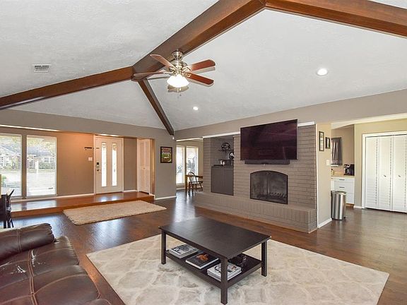 4th image of 526 Misty Lake Dr