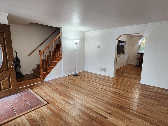 4th image of 834 Umbra St