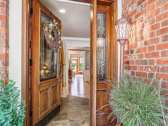 4th image of 2574 NE Park Dr