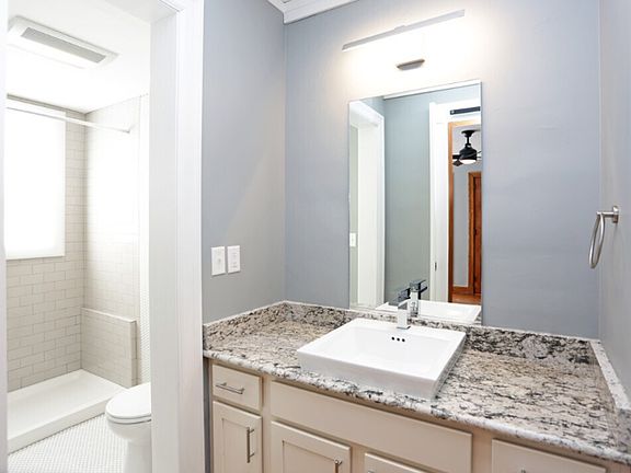 4th image of 511 29th St APT 203