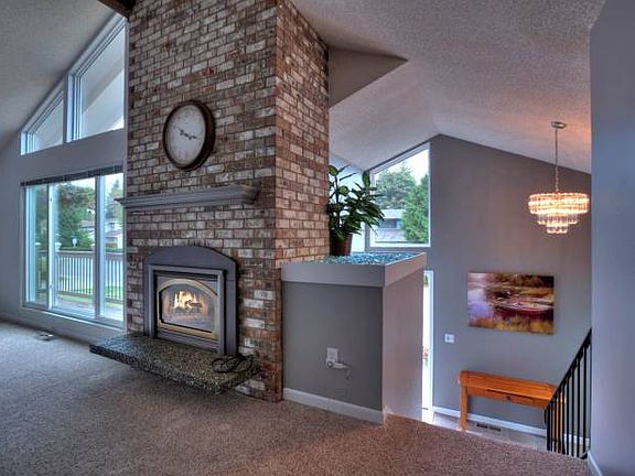 Stunning entry and living