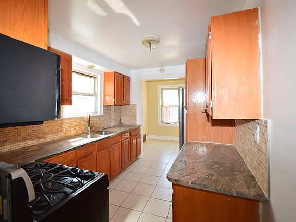 4th image of 10984 202nd St