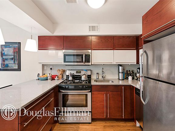 2nd image of 521 A Greene Ave #1
