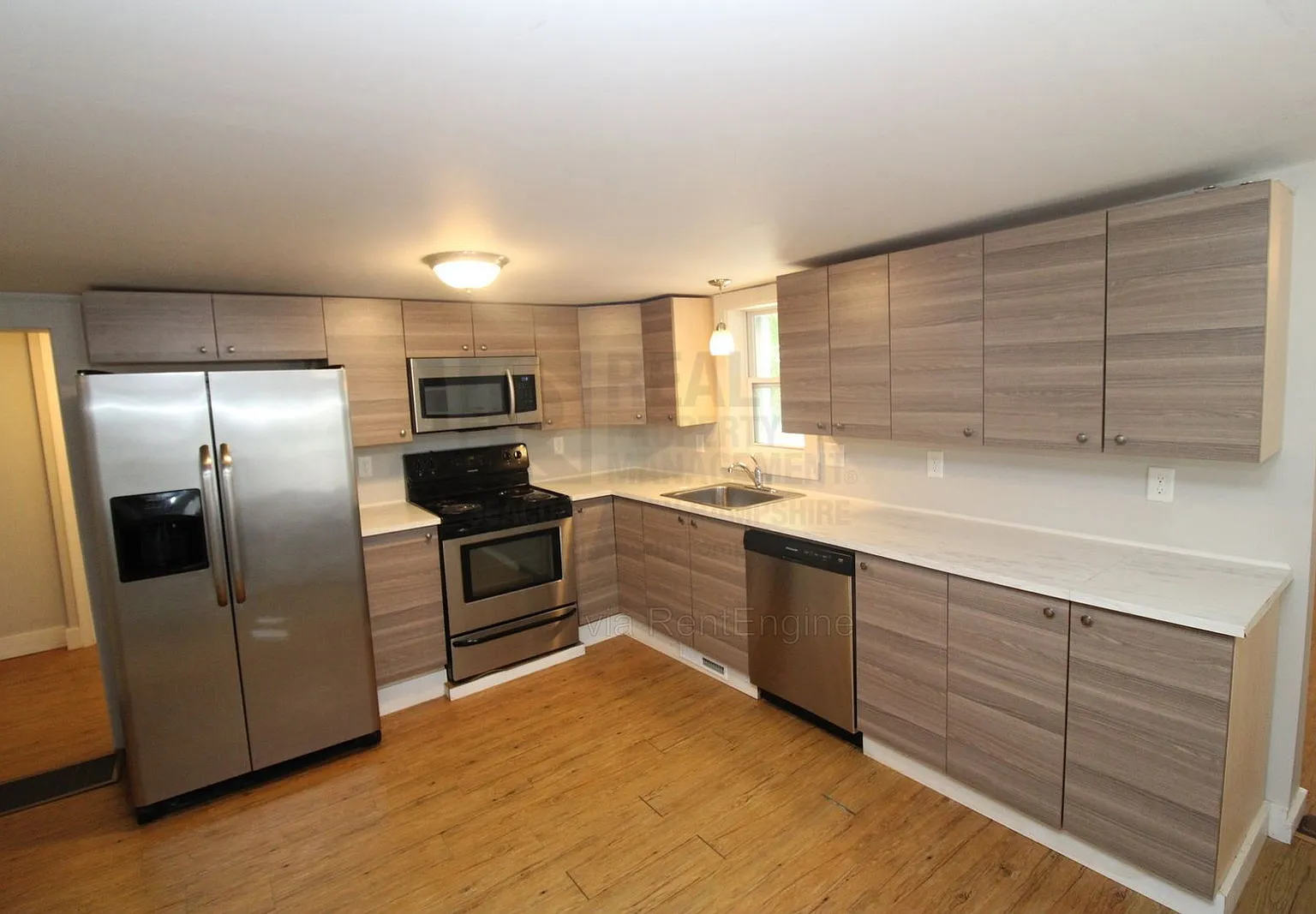 4 bed, 2.0 bath, 1600 sqft, $2,800 — Photo 3