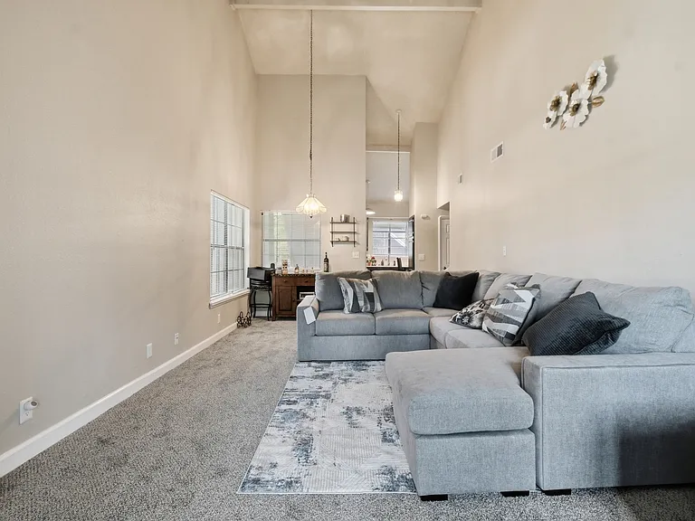 2324 W Newton St — Photo 5