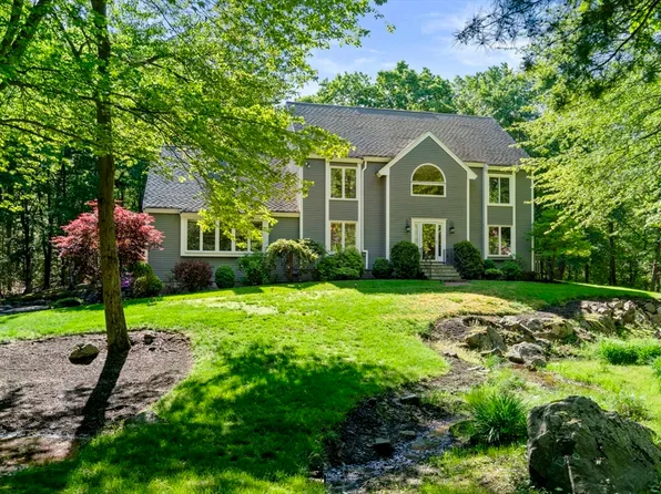 2 Atherton Ln, Milton, MA 02186