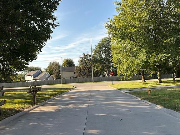 4th image of 4117 E Saddle Dr