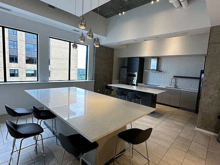 105 Champagne Ave S #1517 — Photo 24
